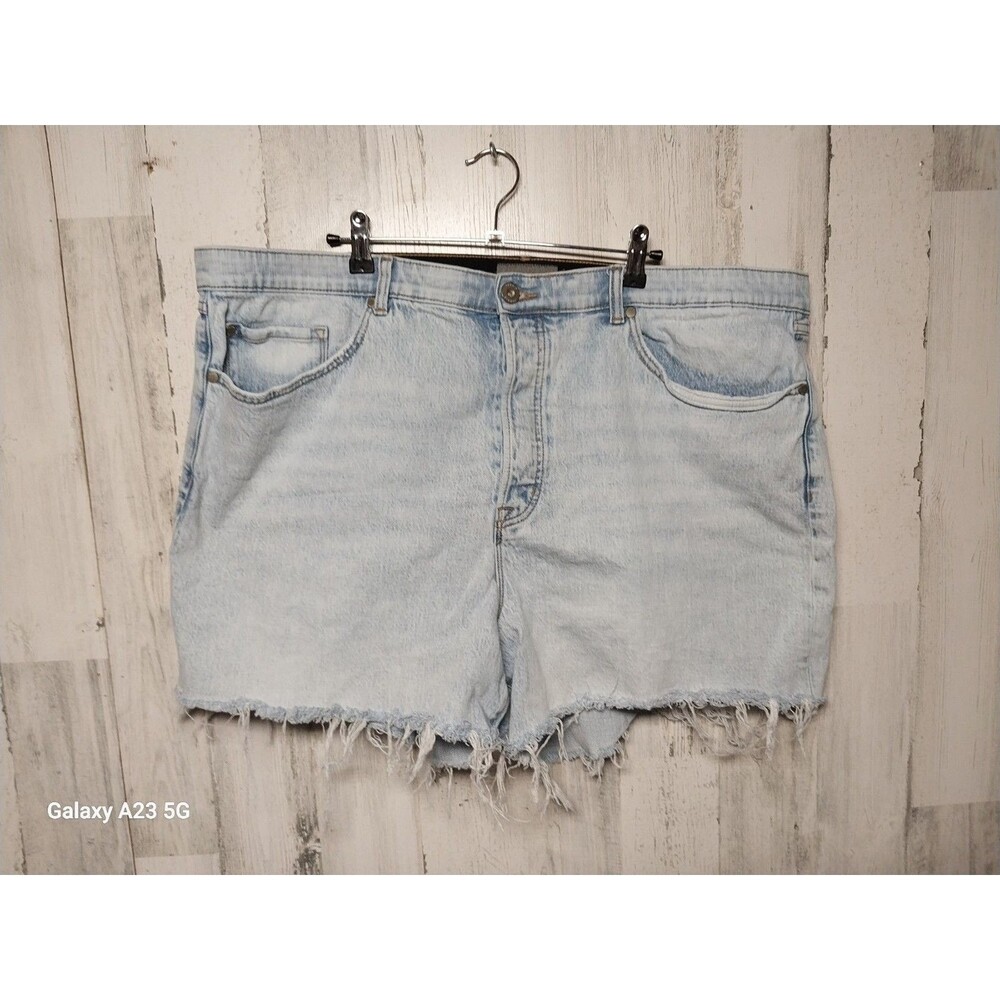 Torrid Light Wash Cutoff Denim Shorts Size 22